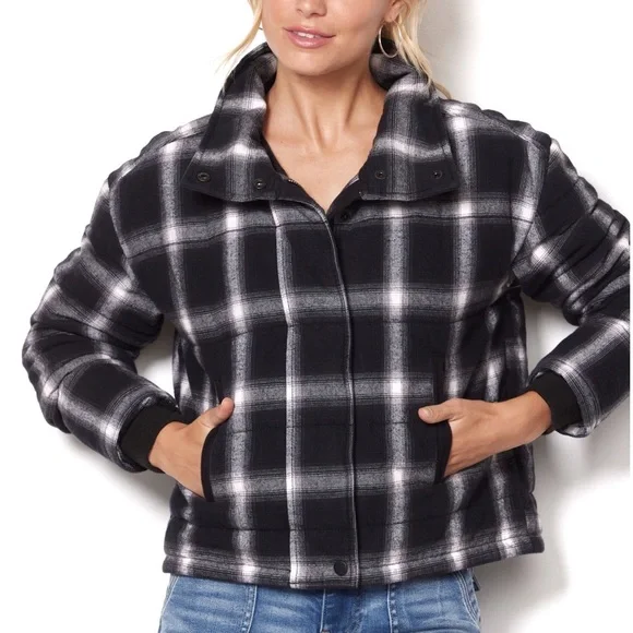 Evereve Lucy Cropped Full Zip Black, White, and Gray Plaid Jacket - Picture 3 of 11
